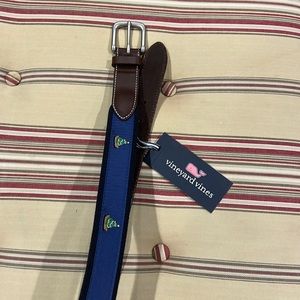 Vineyard vines belt; boat and tree design; size 30
